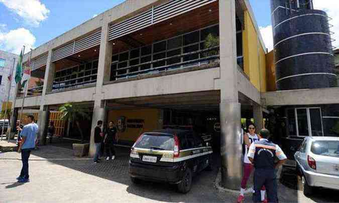 Fachada da Prefeitura de Vespasiano, na Grande BH: prefeito Carlos Moura Murta (PMDB) tem a administrao investigada (foto: Leandro Couri/EM/D.A Press)