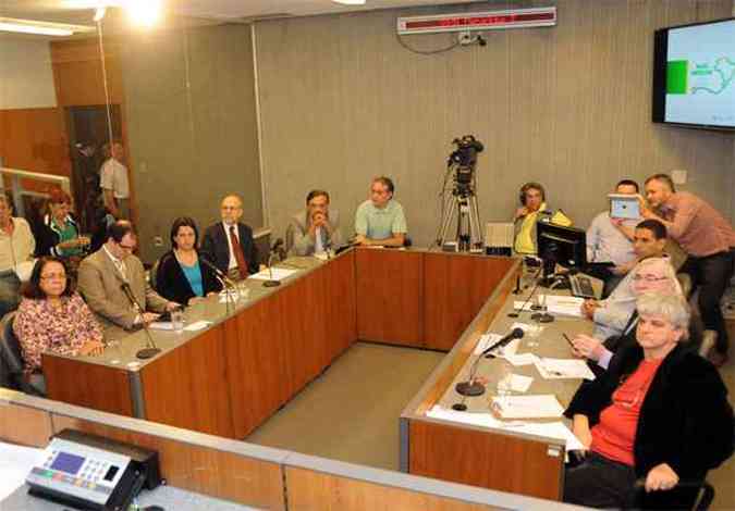 Comisso de Direitos Humanos discutiu o programa Mais Mdicos, tema que tambm ser objeto de audincia na Comisso de Sade(foto: Ricardo Barbosa/ALMG)