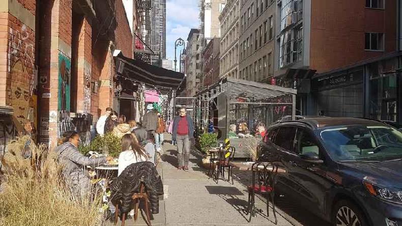 street dining