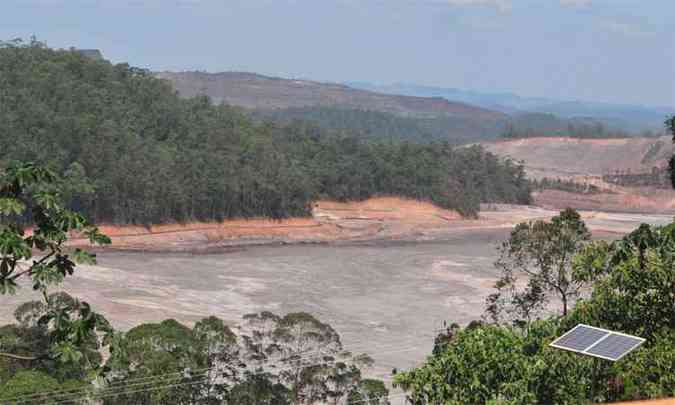 Barragem do Fundo se rompeu em novembro de 2015 e matou 19 pessoas (foto: Alexandre Guzanshe/EM/DA Press 11/11/15)