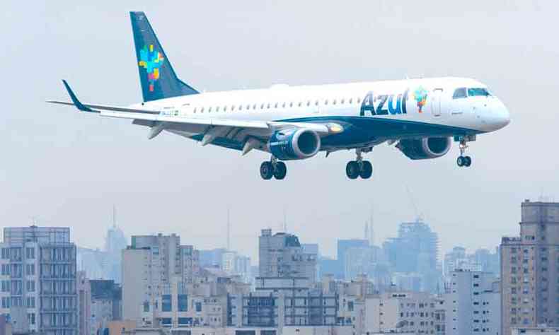 A companhia area passa a operar 34 slots %u2013 15 herdados da Avianca Brasil e 19 realocados de voos de Porto Alegre e Curitiba(foto: Azul/divulgao)