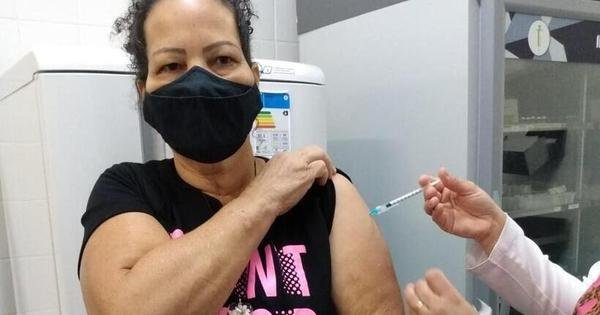 Mulher vai tomar 2ª dose da AstraZeneca e recebe CoronaVac, em Betim - Vimarsana News