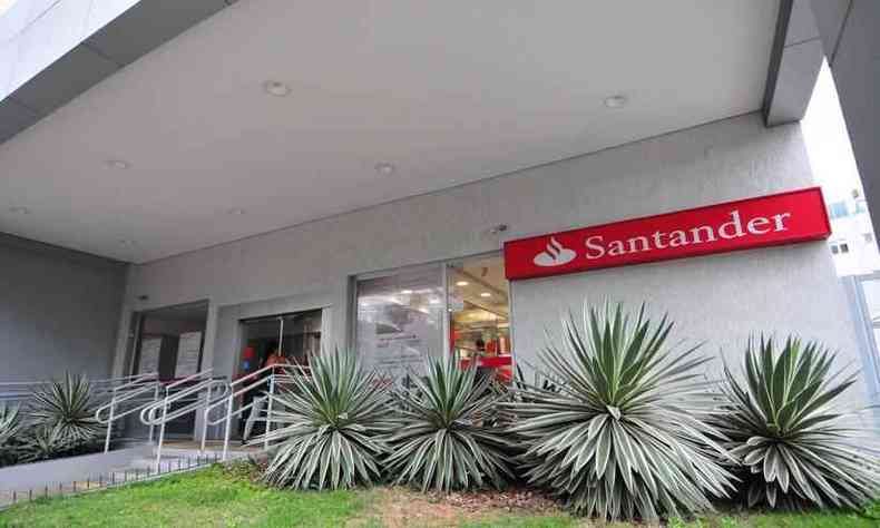 Fachada de uma unidade do Banco Santander