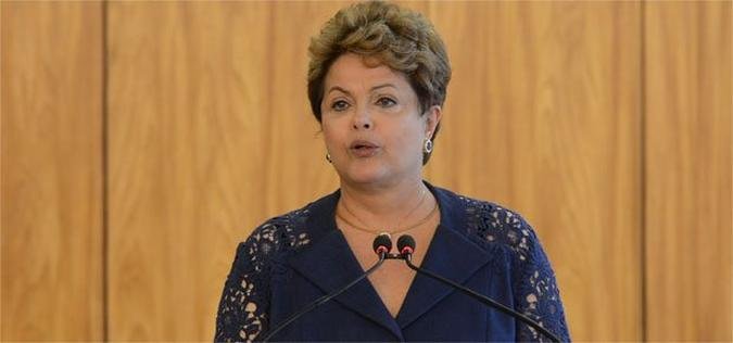 Ao final do seu pronunciamento, Dilma foi ovacionada aos gritos de Ao final do seu pronunciamento, Dilma foi ovacionada aos gritos de