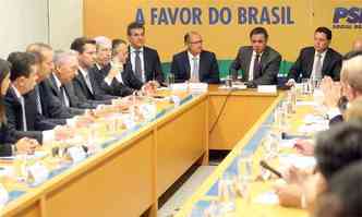 Aps comandar reunio da executiva do PSDB, Acio Neves afirmou que partido cumpre seu papel institucional ao apresentar propostas para um eventual governo Temer (foto: George Gianni/PSDB/Divulgao)