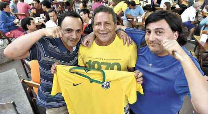 O amazonense Oseias Lima (C) ficou amigo dos chilenos Victor Saldias e Claudio Daz (foto: Fotos: Juarez Rodrigues/EM/D.A Press )