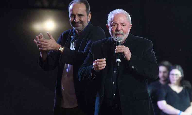 Lula e Kalil discursaram no início da noite de ontem para milhares de pessoas 