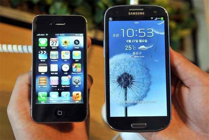 Tela Super AMOLED e ampla distribui��o ajudaram Galaxy S3 a superar o iPhone(foto: AFP PHOTO / JUNG YEON-JE )