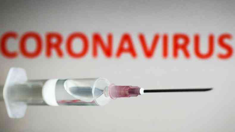 Estima-se que 200 grupos de cientistas, de diferentes pases, estejam buscando uma vacina contra a covid-19(foto: NurPhoto via Getty Images)