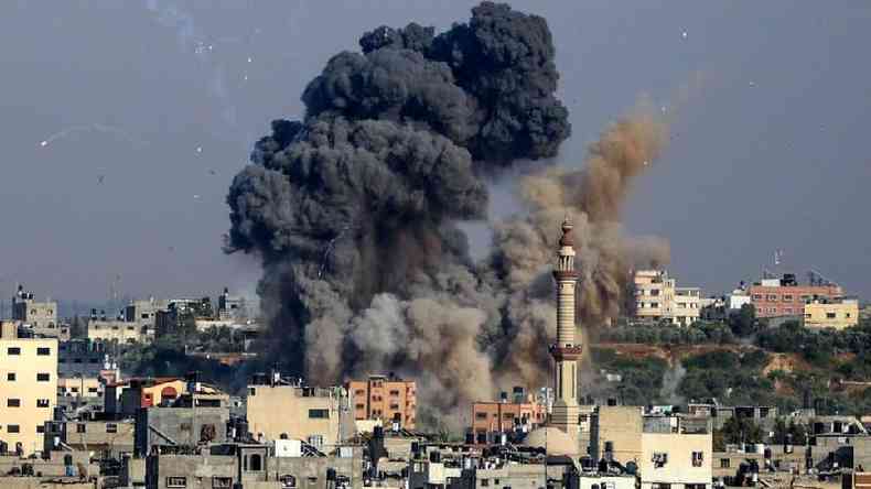 Os israelenses realizaram vrios bombardeios em Gaza(foto: AFP)