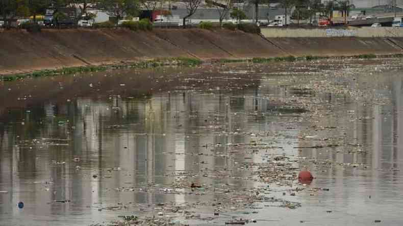 Despoluio do rio Tiet, na Grande So Paulo, poderia atenuar falta de gua em cidades ao longo de seu curso, como Itu e Salto(foto: Agncia Brasil)