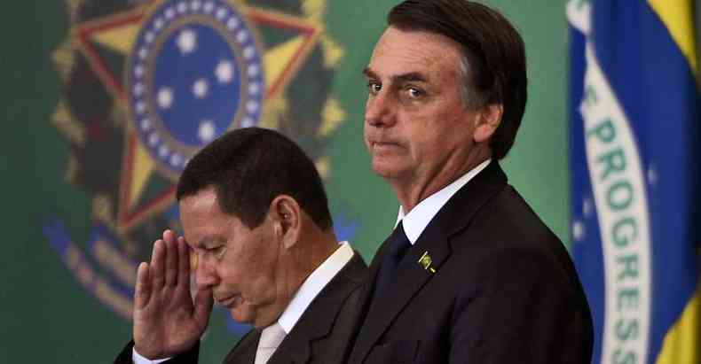 Bolsonaro, com o vice-presidente Hamilton Mouro, no pode ser acusado de incoerncia, j que seu ministro das Relaes Exteriores, Ernesto Arajo,  se posicionou pelo isolamento do Brasil(foto: Ed Alves/CB/D.A Press )