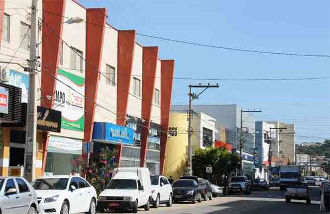 Comrcios da Avenida Dom Cabral, em Nova Serrana(foto: Euler Junior / EM / D.A Press)