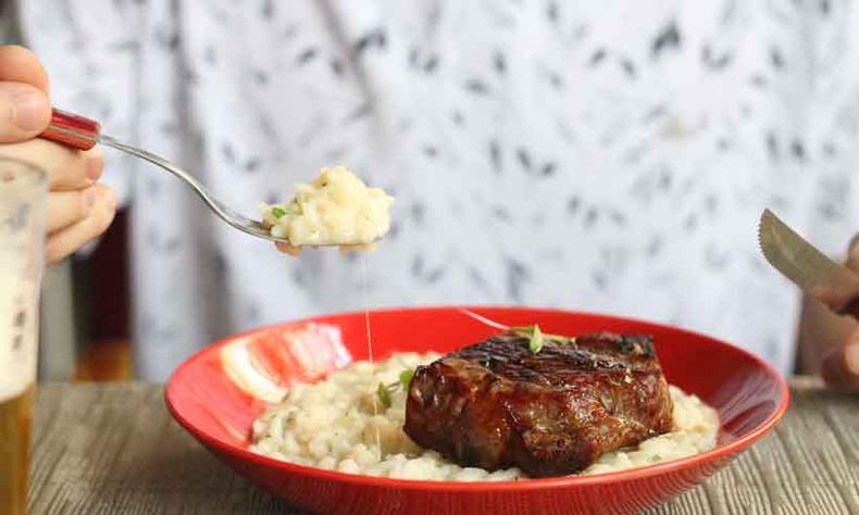 Bife ancho com risoto (Baixo Lourdes)(foto: Ana Sandim/Divulgação) Bife ancho com risoto (Baixo Lourdes)(foto: Ana Sandim/Divulgação)
