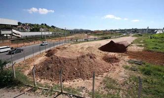 Antes de liberar os três terrenos do Bairro São Gabriel ao consórcio responsável pelas obras, PBH gastou R$ 40 milhões em desapropriações(foto: Edésio Ferreira/EM/D.A PRESS) Antes de liberar os três terrenos do Bairro São Gabriel ao consórcio responsável pelas obras, PBH gastou R$ 40 milhões em desapropriações(foto: Edésio Ferreira/EM/D.A PRESS)