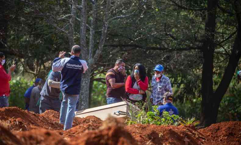 A suspenso dos sepultamentos foi divulgada nesta tera-feira(foto: PAULO LOPES/BW PRESS/ESTADAO CONTEDO)
