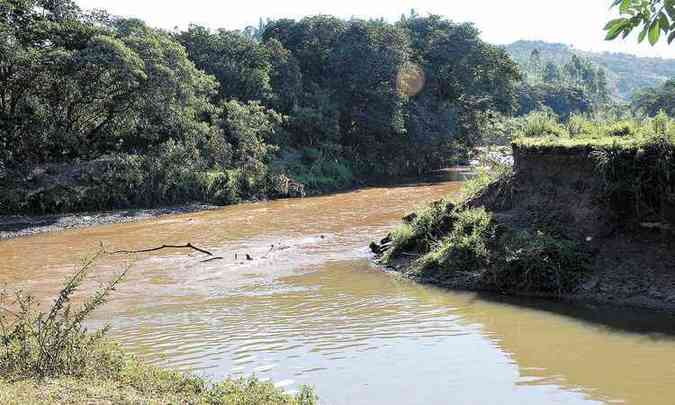Encontro dos rios Paraopeba e Maranho: cobrana pelo uso da gua deve ocorrer a partir de 2016 em 48 municpios da bacia(foto: Jair Amaral/EM/D.A Press)