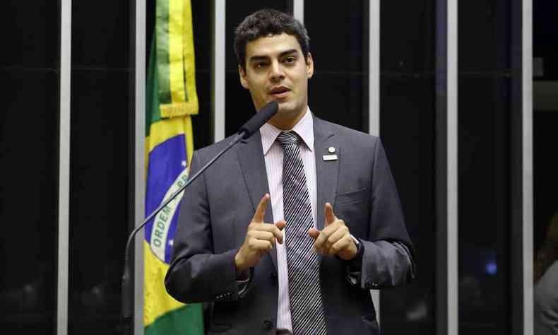 Tiago Mitraud, deputado federal eleito por MG, em discurso no plenário da Câmara