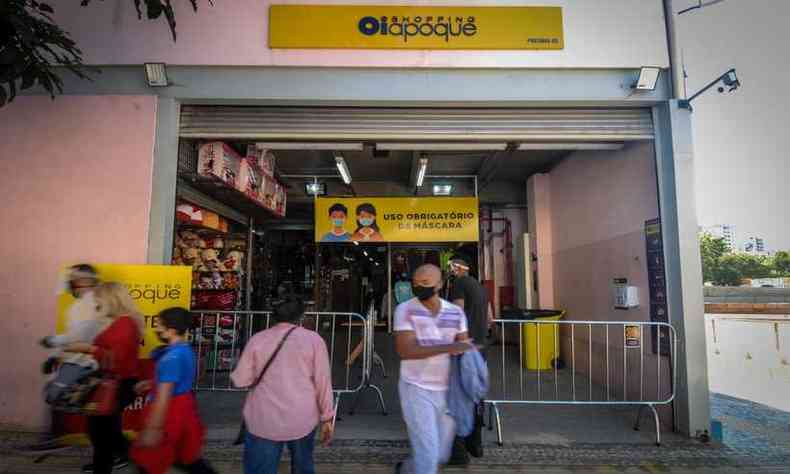Shoppings populares voltaram a funcionar na segunda feira (25), mas com restries(foto: Leandro Couri/EM-DA Press)