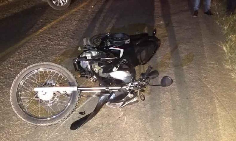 Motocicleta foi encontrada cada na estrada