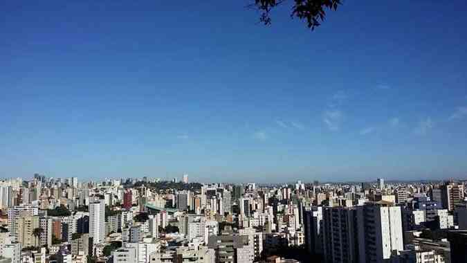 Tempo amanheceu aberto no Bairro Cruzeiro, Regio Centro-Sul de BH(foto: Gladyston Rodrigues/EM/D.A.Press)