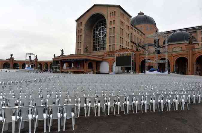 Cerca de 200 mil pessoas devero comparecer a Aparecida para ver o papa Francisco(foto: AFP PHOTO / NELSON ALMEIDA )