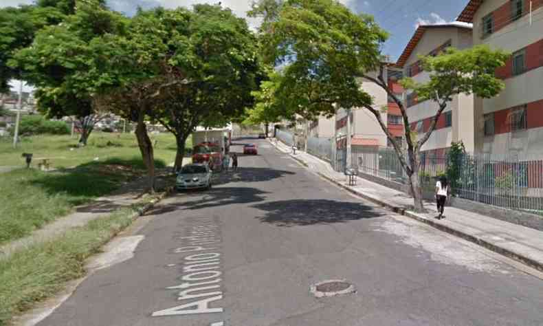 Rua Antnio Porfrio Luiz, no Bairro Europa, onde a polcia encontrou o corpo da mulher(foto: Reproduo/Google Street View)