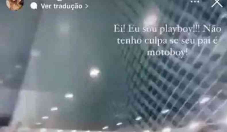 Print do vdeo com 'sou playbou, no tenho culpa se seu pai  motoboy'