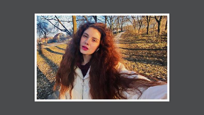 (foto: Angelina Chaban) Angelina Chaban faz selfie em Kramatorsk