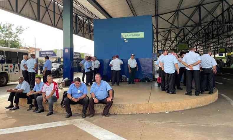 Cerca de 30% dos motoristas de nibus de Uberaba iniciaram greve no incio da manh de ontem (29/9)
