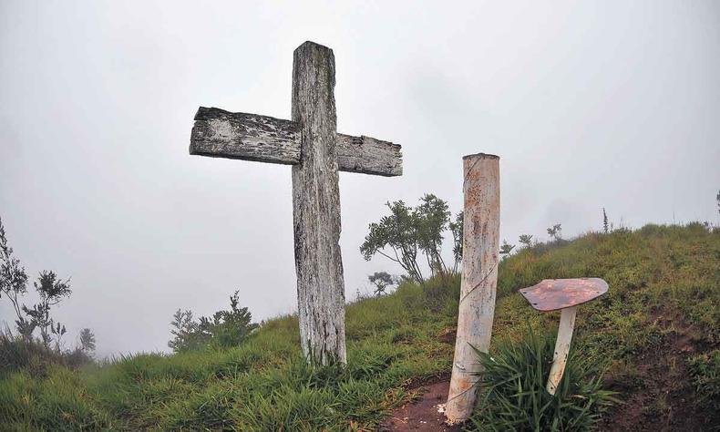 Belo Horizonte - MG. 125 anos de Belo Horizonte. Cruzeiro na Serra do Cachimbo, a serra mais alta de Belo Horizonte