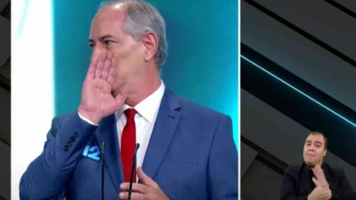 Debate no SBT c mera flagra Ciro cochichando com Bolsonaro