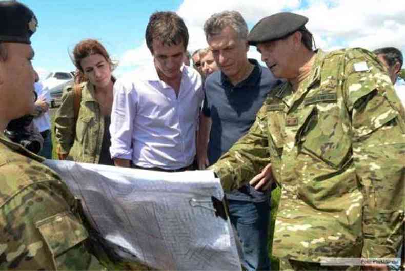 Mauricio Macri visita rea afetada pelas inundaes(foto: Divulgao/Presidncia da Argentina)