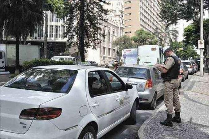 A única forma de mudar essa cultura de falta de educação é ter uma fiscalização que não tolere as imprudências no trânsito, dizem especialistas(foto: (Fotos: Maria Tereza Correia/EM/D.A Press)) A única forma de mudar essa cultura de falta de educação é ter uma fiscalização que não tolere as imprudências no trânsito, dizem especialistas(foto: (Fotos: Maria Tereza Correia/EM/D.A Press))