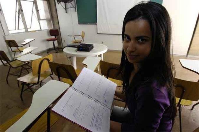 Nayara Maria se mudou para Belo Horizonte, se matriculou em um cursinho e n�o desiste do sonho de estudar na UFMG(foto: Renato Weil/EM/D.A Press)