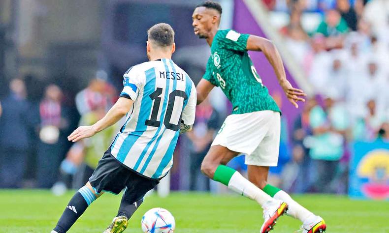 Maior esperana de gols e vitrias da torcida da Argentina no Mundial do Catar, craque Messi marcou o gol da equipe sul-americana, de pnalti, mas esteve aptico na partida