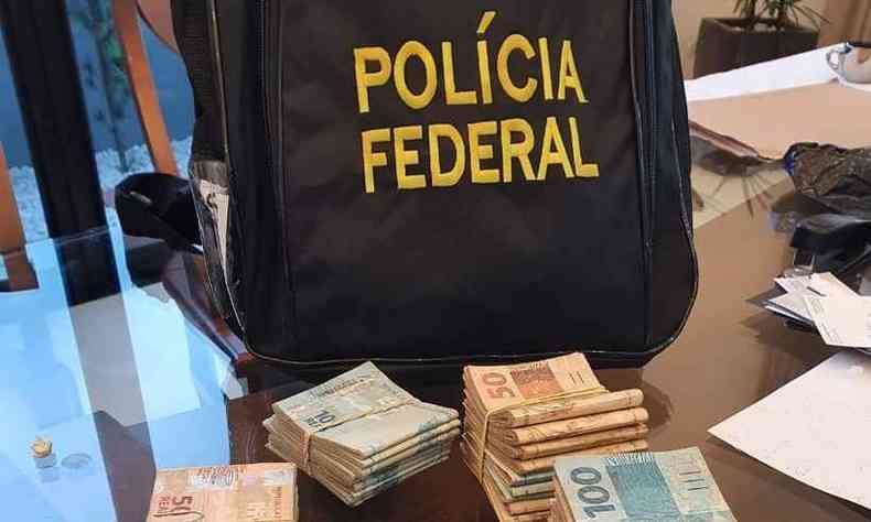 Os policiais apreenderam mais de R$ 50 mil em dinheiro fsico (foto: Reproduo PF)