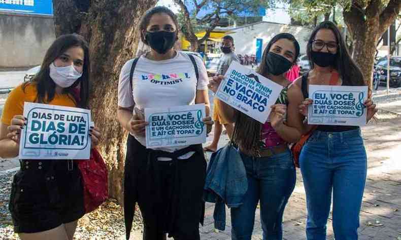 Jovens que foram se vacinar motivam outros a tomar a vacina e ficar livre da COVID-19(foto: Prefeitura de Governador Valadares/Divulgao)