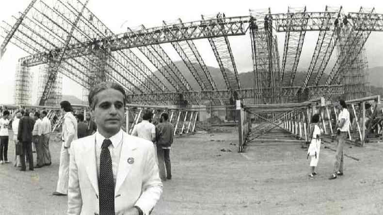 Roberto Medina  frente da primeira Cidade do Rock, em Jacarepagu, ao lado do Riocentro