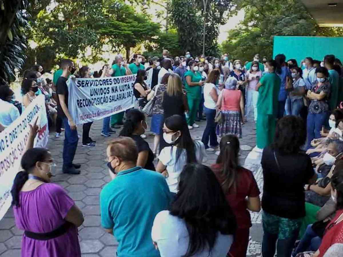 Agência Minas Gerais  Governador doa salário para associação Hope