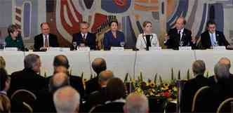 Presidente Dilma em encontro do Conselho de Desenvolvimento Econmico e Social: para mercado 'refresco'  volta da inflao ao centro da meta (foto: Antnio Cruz/ABr Brasilia )