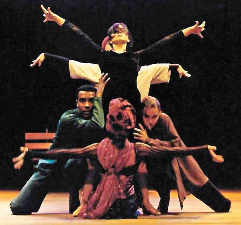 Cena de Terra Brasilis, montagem de 1999 do Ballet Movimento: estreia em BH e temporadas pelo Brasil e Europa(foto: Arquivo Ballet Movimento)