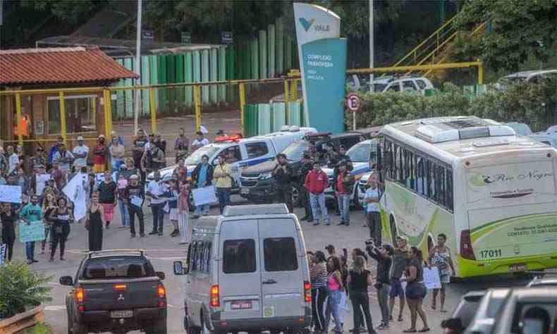 Entrada da Vale em Macacos foi fechada por manifestantes(foto: Leandro Couri/EM/DA Press)