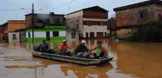 Ruas de So Joo del Rei ficaram completamente tomadas pelas guas durante enchente ocorrida no dia 9 de janeiro deste ano(foto: Prefeitura de So Joo del Rei/Divulgao)