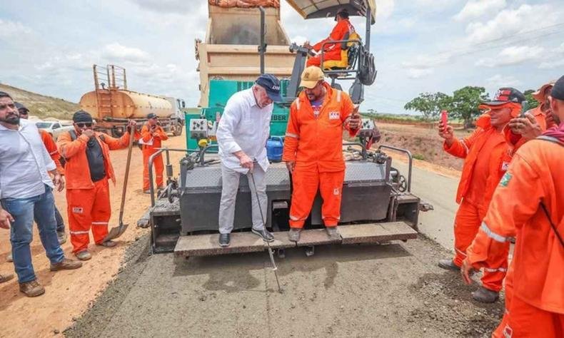 Lula em obra