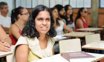 Cega, Josiane Marques de Souza, aluna do Instituto São Rafael, comemorou a medida (foto: Leandro Couri/EM/D.A PRESS)