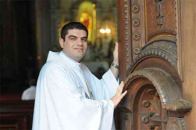 O padre George Massei vai levar donativos a Homs, sua cidade natal(foto: Gladyston Rodrigues/EM/D.A Press)
