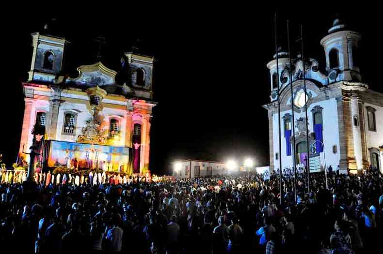 Celebraes em Mariana tm como cenrio as igrejas So Francisco de Assis e N. S. do Carmo, na Praa Minas Gerais (foto: Prefeitura Municipal de Ouro Preto/Divulgao)