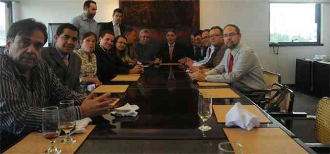 O pr-candidato do PT ao Palcio da Liberdade, ministro Fernando Pimentel, se reuniu com lderes do PT, PMDB, PCdoB e PRB no Ninho das guias(foto: Cristina Horta/EM/D.A Pr)