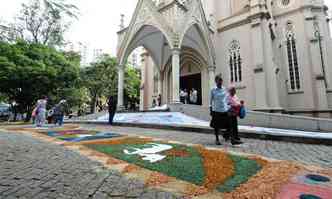 Centro de Belo Horizonte ter procisso sobre os tradicionais tapetes, na Avenida Afonso Pena(foto: Euler Junior/EM/DA Press - 26/05/2016)